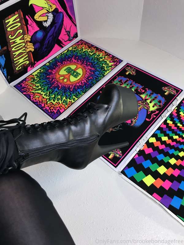 Anyone else have a heel fetish? 😈