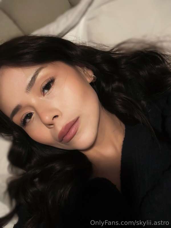 #Moody 😅 Bored and lonely want to chat?