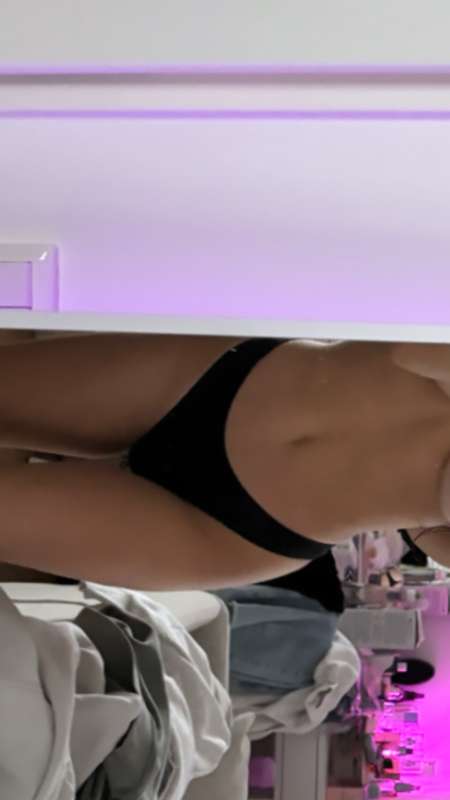 hello :)