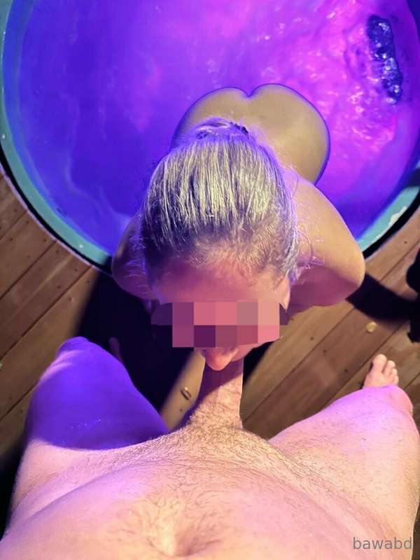 Sucking cock in hot tubs is one of my specialties.👅🍆💋👍