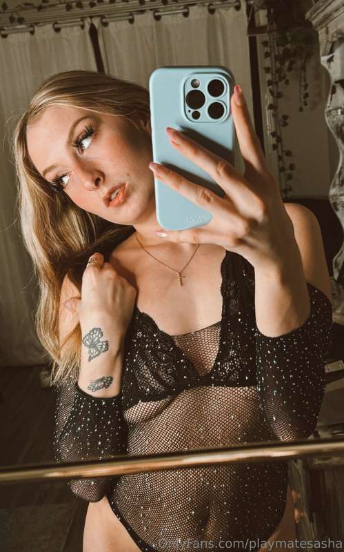 Slaying the game with my sexy vibes 🙈