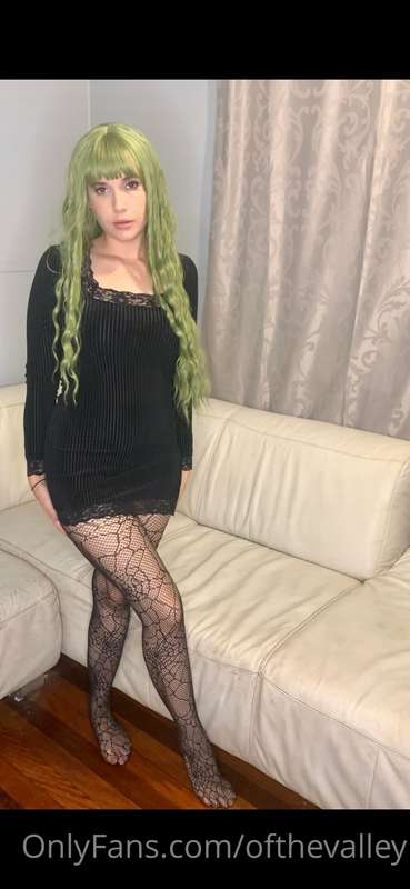 Green haired girlfriend wants to have a little fun on the co..