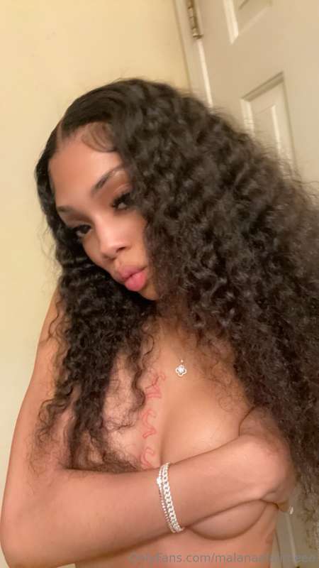 A little strip tease for you sexy😋😋, new content for you to ..