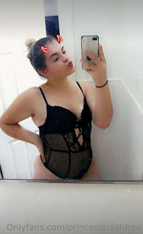 Hey im dallas 20 year old
Offer girl on girl,solo,cuple, and..