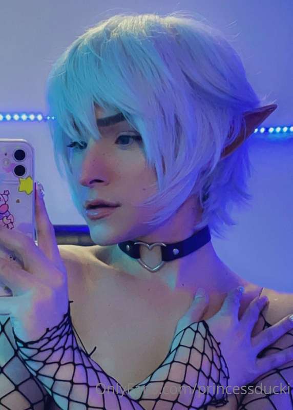 Video from my new femboy elf shoot should be up today hehe 🐤..