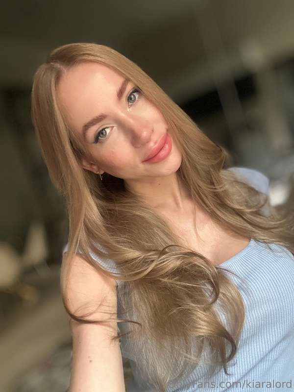 Your online girlfriend, always have your back 😉