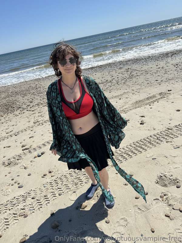 voluptuousvampire-free