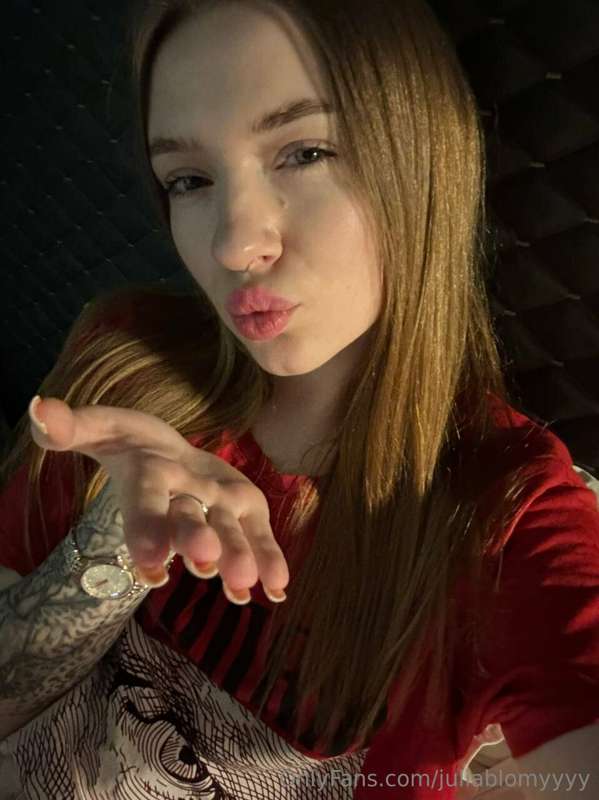 I send you a kiss and wish you the best mood ❤️