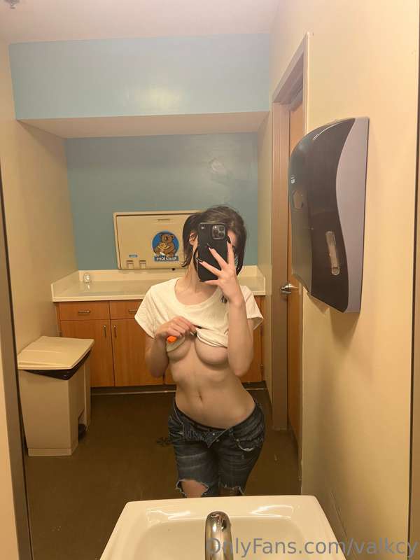 valkcy photo