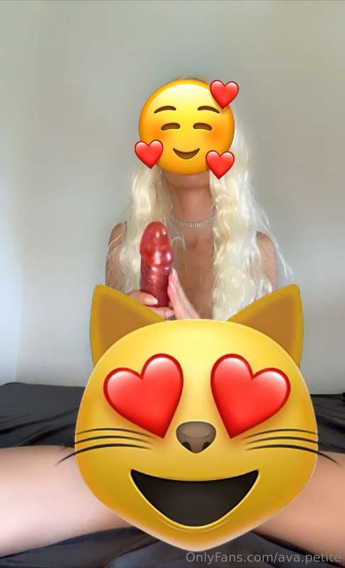 Watch me fuck myself with my big pink friend right here.. cu..