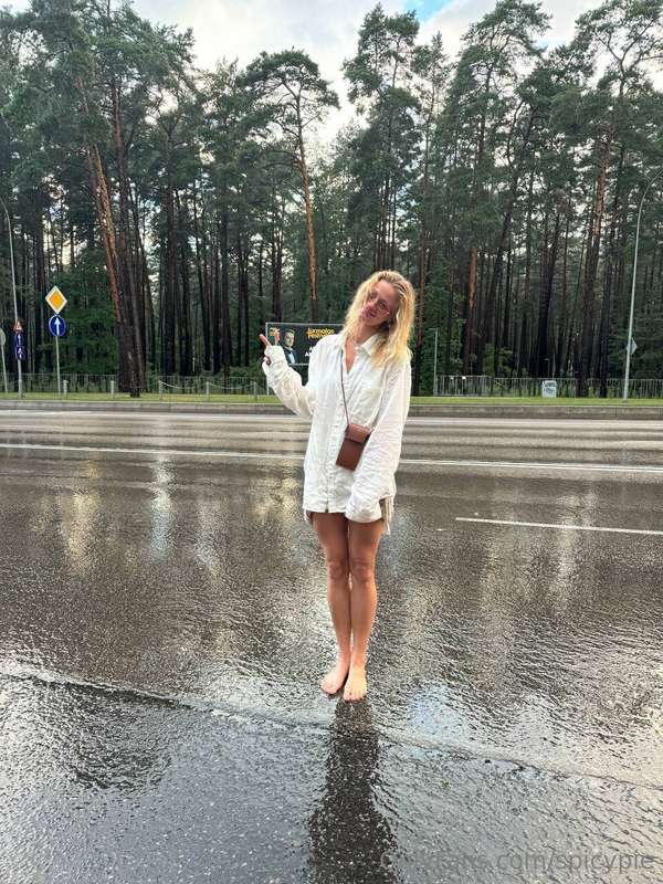 Love walking barefoot while it's raining 🥰 Would you join me..