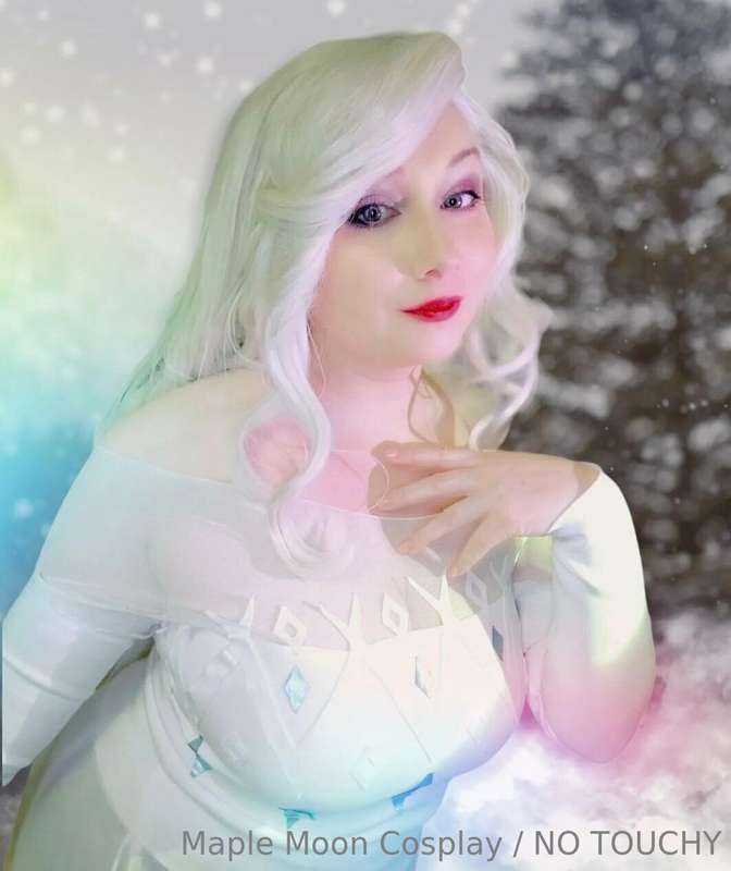 My favourite queen, Elsa ❄
This costume isn't completely fin..