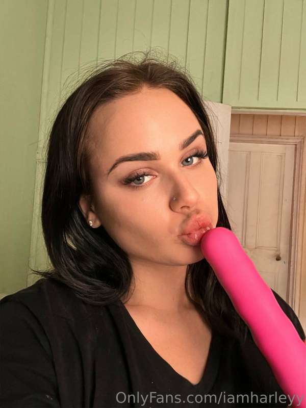 My vibrator never dies😋