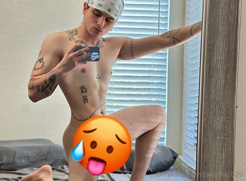 Suck my cock while the neighbors watch? 🍆💦😜

My EXPLICIT VIP..