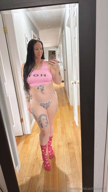 Me right now waiting to play 😘