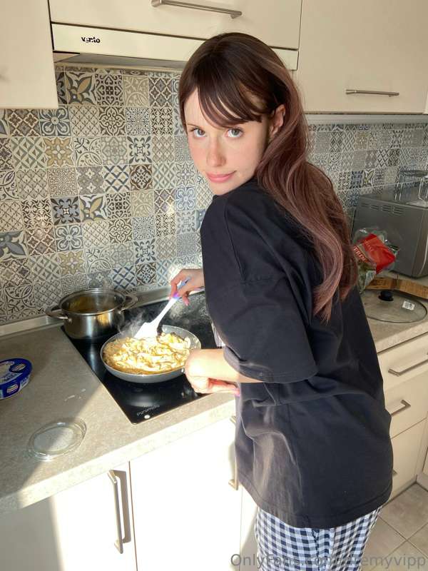 Sweetie, would you like to see me cooking full naked?  🥵😘
