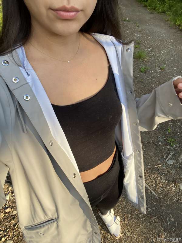 Just a quick flash during my walk 🤤

Let’s have a quickie ou..