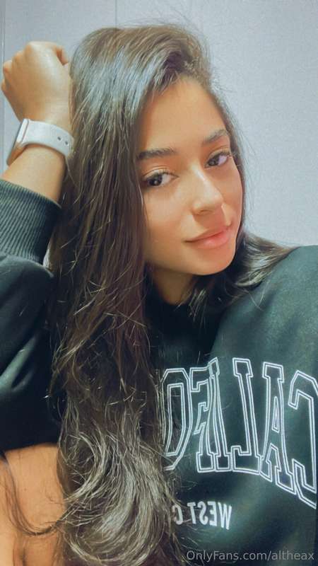 18 still in high school what do you think?? 🤭🤭
