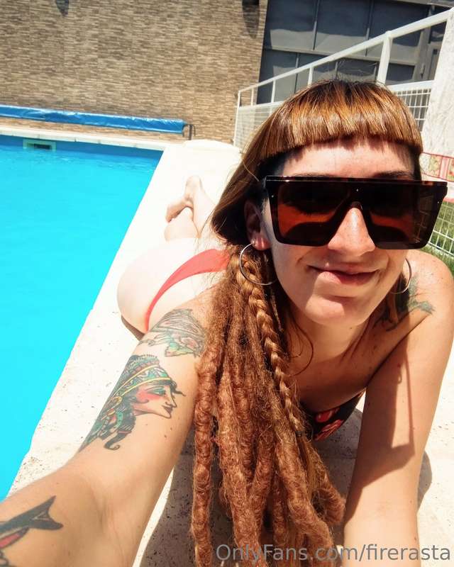 In a summer time bb 🍑 and red bikini🔥🔥👑 @firerasta