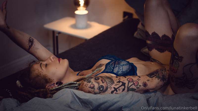 Kommst du zu mir ins Bett? 😈 

Are you coming to bed with me..