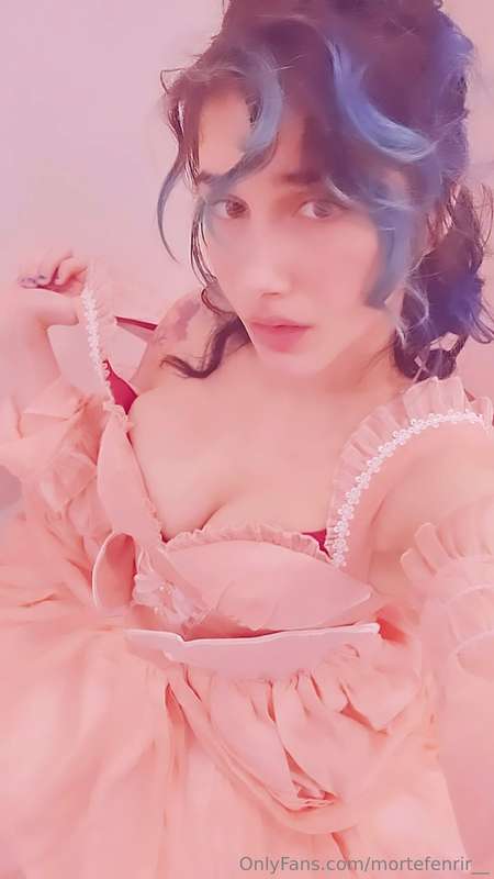 Who here has watched chobits? 🤭 
Chii is an absolute angel, ..