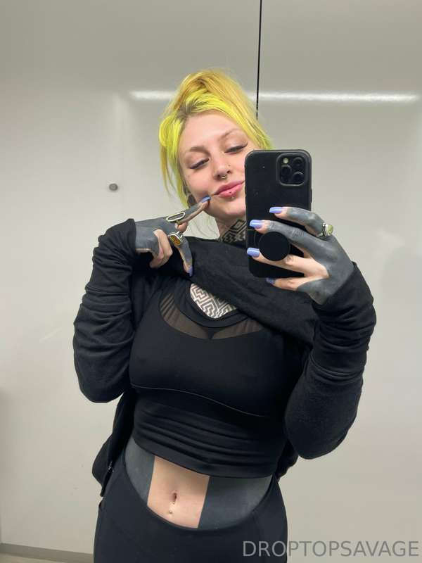 Why do I always get horny at the airport? 💭