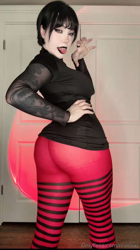 Right before I put on the cosplay I made the LOUDEST ass cla..