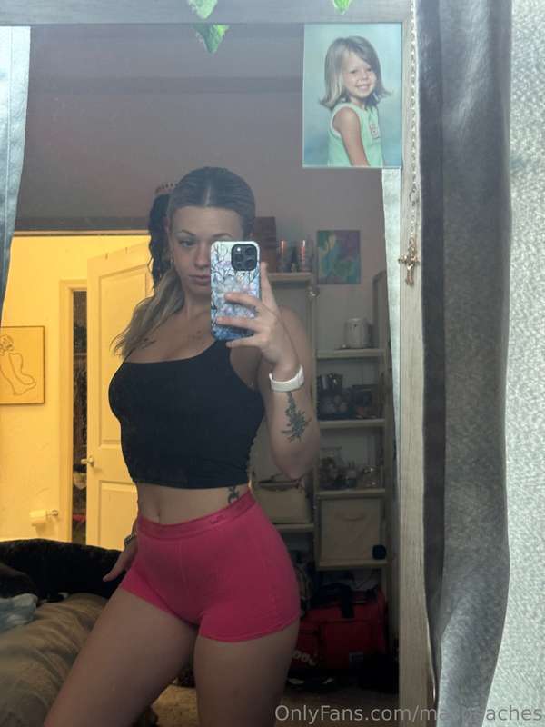 Hey hey you like my strawberries?🍓 🤭