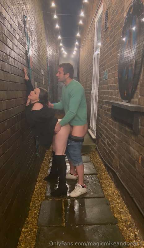 Got horny on the way past an alley way, watch this very naug..