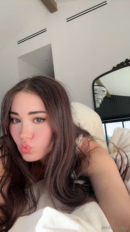 could i make your day better with a little kiss? 😇