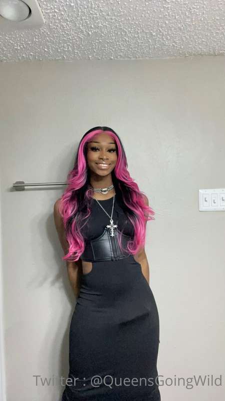 The Beautiful Queen @EmoblkGirl ⭐️  Onlyfans.com/EmoBlkGirl