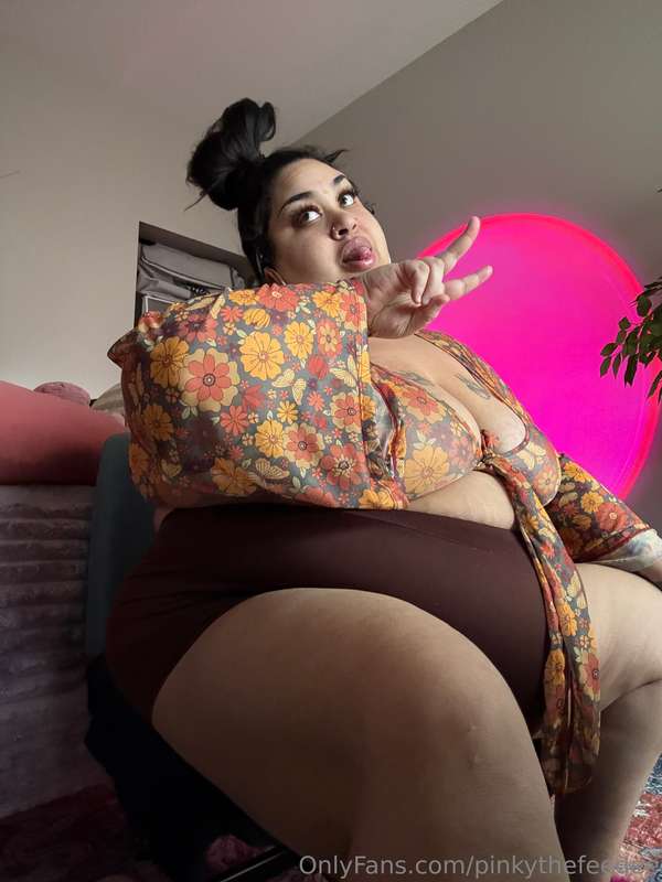 Before eating(swipe) 2 C me devour this food & how I look af..
