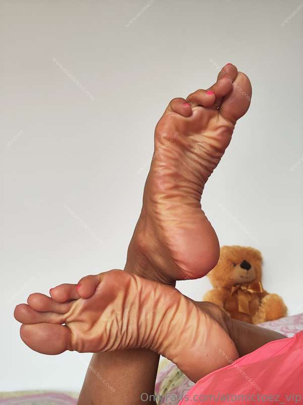 Big beautiful soles 😍