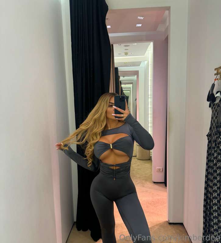 Sneak peek from fittingroom 👀👀👀