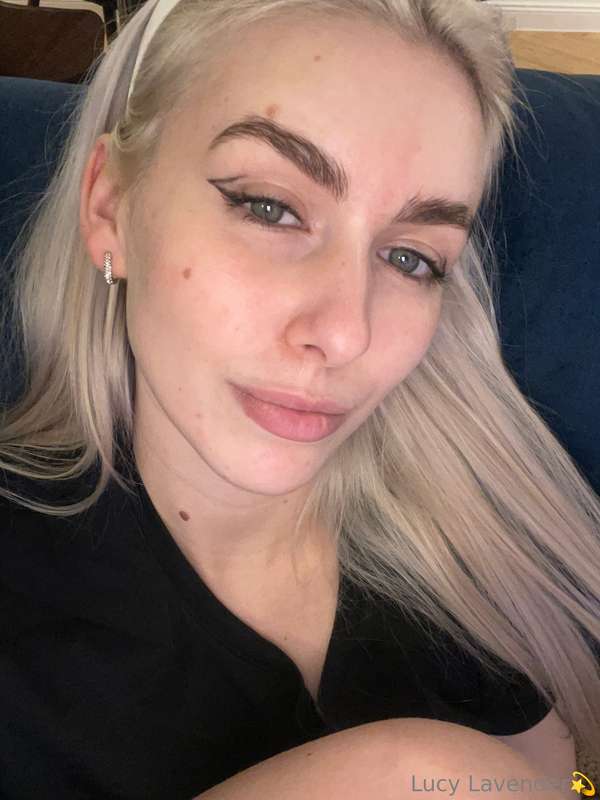Going live in an hour as I am feeling bored and sleepy 🙈😌