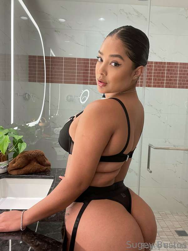 ride me raw and slap my ass while you do it 🍑😈