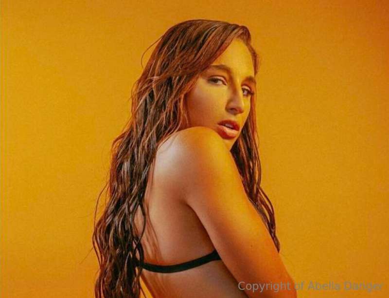 Foto 146 de Abella Danger en Tocromo