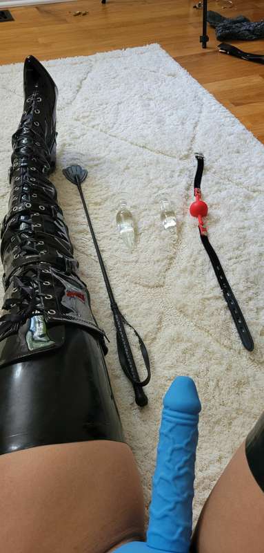 Throw back to one of our first recorded Dominatrix sessions...