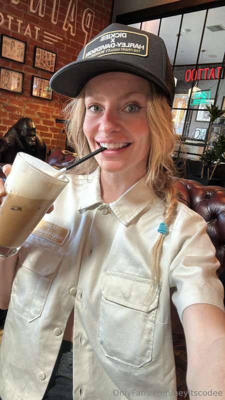 It's always a good time for coffee... and taking nudes in th..