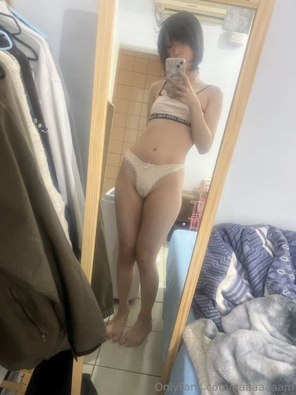 Summer is comingI hate summer😤😤😤😤😤😤Nake everyday