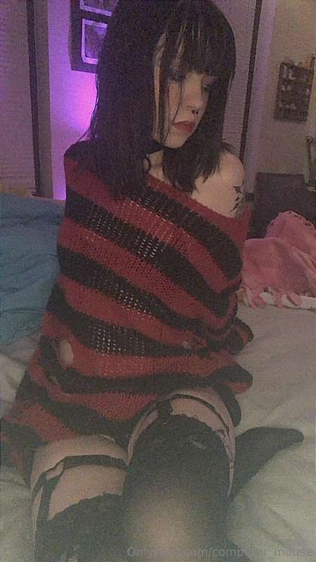 ⛓️ Playing with my ass like a good lil slut   ⛓️ I’m also ra..
