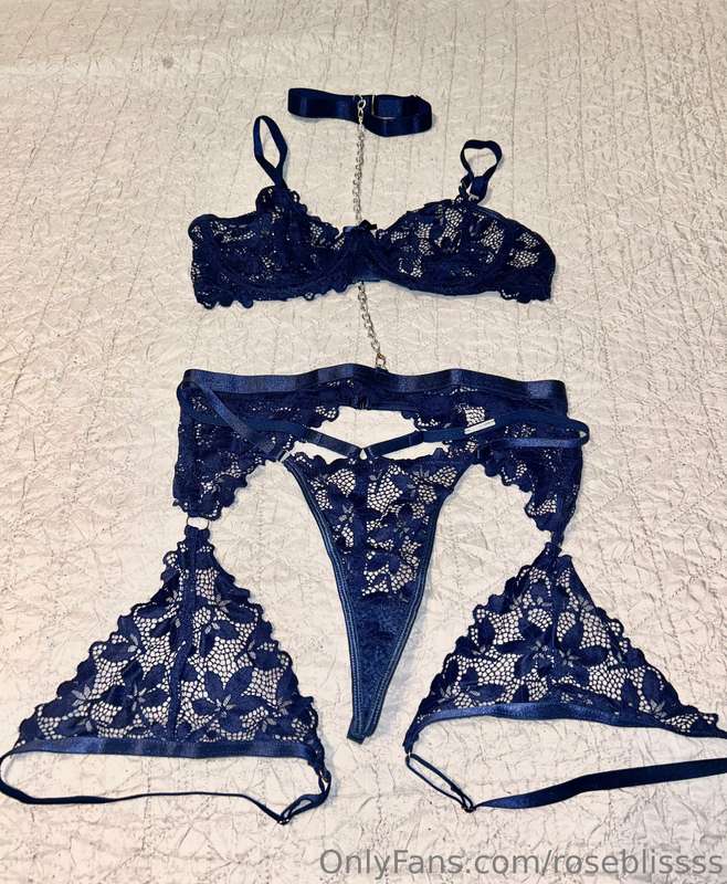 Tonight’s outfit for my FACETIME call. 🤤💦 Book yours now pap..