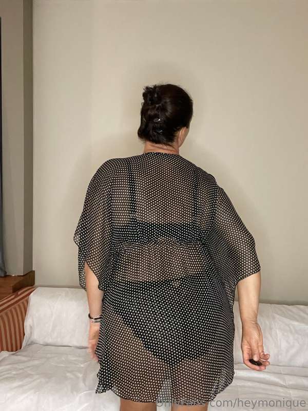 caught you staring… want a closer look?😈