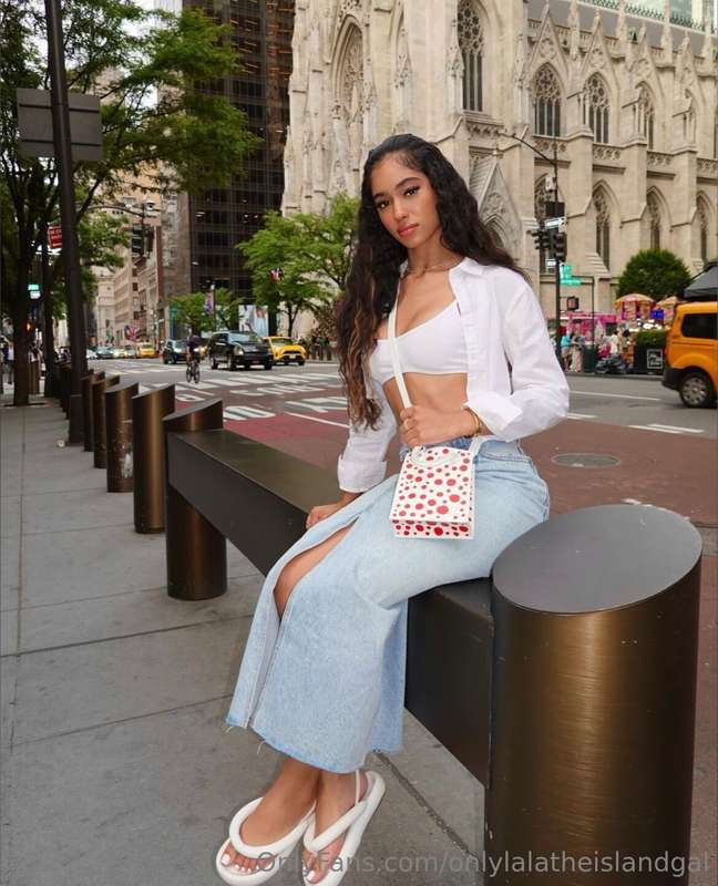 onlylalatheislandgal