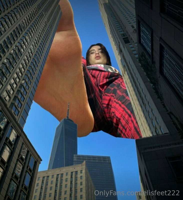 How do you like me in the role of a giantess destroying citi..