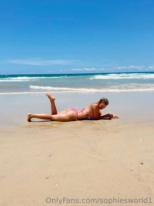 Summer time fun 🔥😏💦 bit of play at the beach…want to see wha..