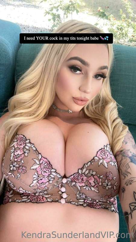 Photo 315 of Kendra Sunderland on Tocromo