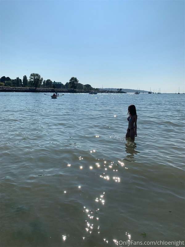Chloe in the water🌊