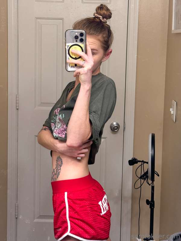 No panties kinda day. Wanna pull my shorts to the side for m..