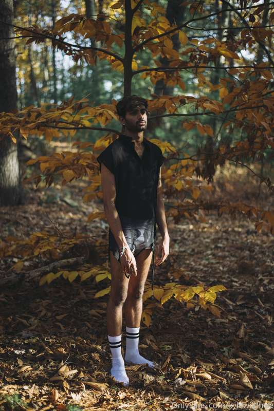 ✨ A peek into a shoot I did in the Fall ✨